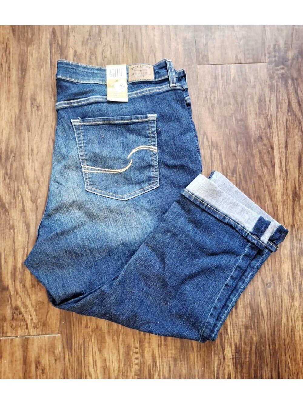 Signature By Levi Strauss Mid-Rise Capri Jeans Size 22W Blue Denim Stretch